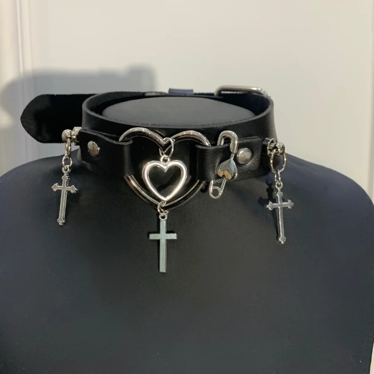 Grunge Accessories Leather Heart Cross Choker Punk Charms Pin Pendant Necklace for Women Goth Jewelry Korean Fashion Necklace